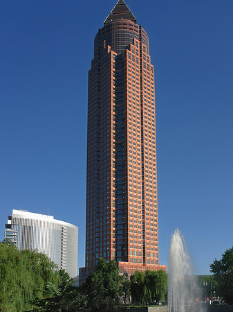 Foto Messeturm mit Ludwig-Erhard-Anlage