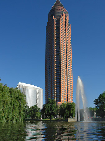 Foto Messeturm mit Ludwig-Erhard-Anlage - Frankfurt am Main