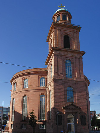 Paulskirche mit Straße Foto 