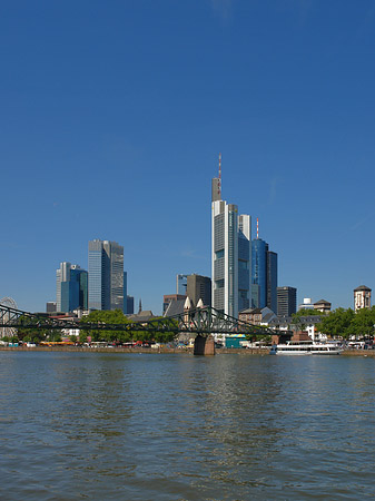 Fotos Skyline von Frankfurt mit eisernem Steg