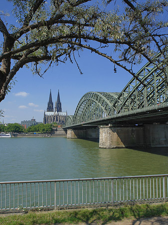 Foto Hohenzollernbrücke am Kölner Dom