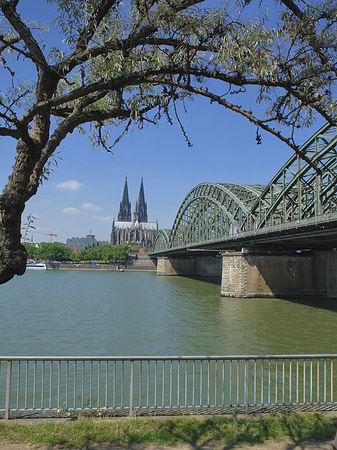 Hohenzollernbrücke am Kölner Dom Fotos