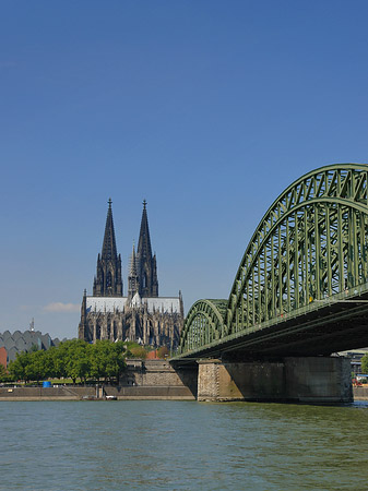 Hohenzollernbrücke am Kölner Dom Foto 