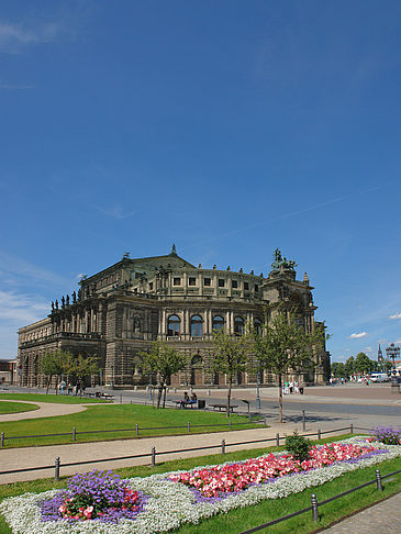 Fotos Semperoper mit Blumen