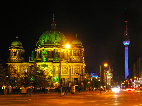 Foto Berliner Dom bei Nacht - Berlin