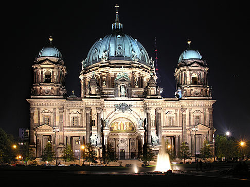 Foto Berliner Dom bei Nacht