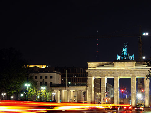 Fotos Brandenburger Tor mit Straßenverkehr