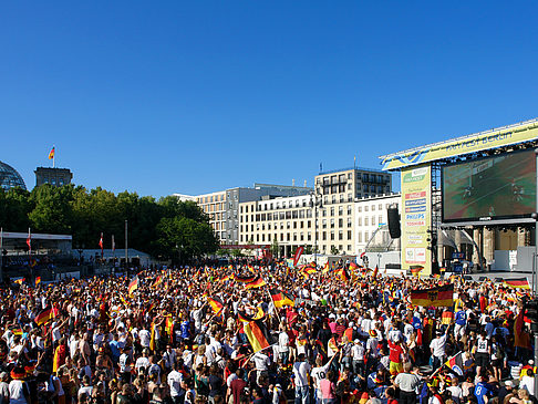 Foto Bühne auf dem Fanfest