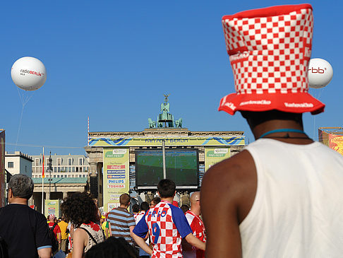 Fans am Brandenburger Tor Foto 