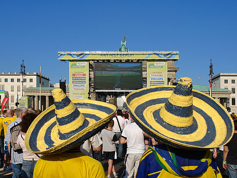 Fans am Brandenburger Tor