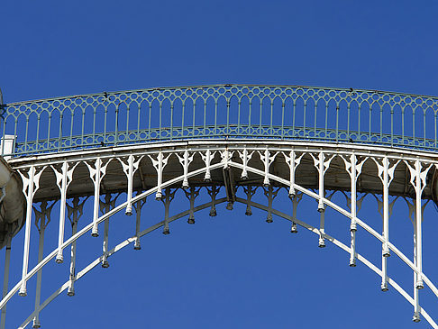 Brücke zwischen den Schlosstürmen Foto 