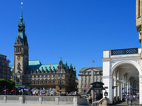 Jungfernstieg und Alster Arkaden Foto 