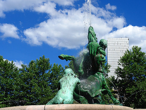 Foto Brunnen auf dem Platz der Republik - Hamburg