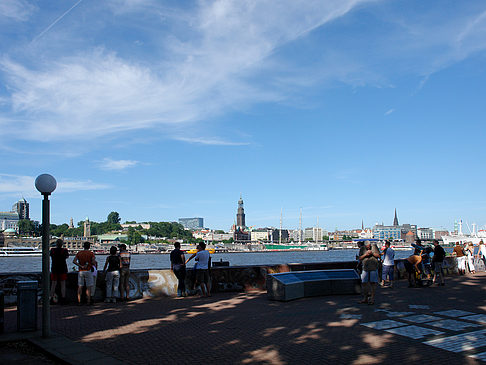 Foto Aussichtspunkt mit Blick auf den Hafen - Hamburg