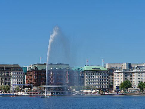 Fontäne auf der Binnenalster Foto 