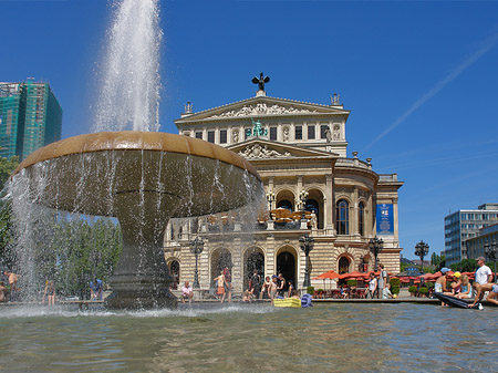 Foto Alte Oper mit Brunnen - Frankfurt am Main