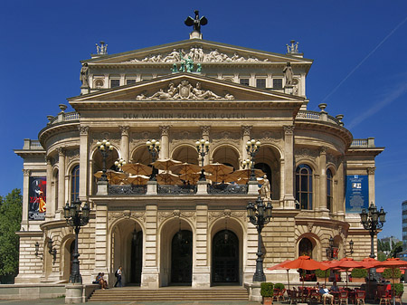 Foto Alte Oper mit Schirmen - Frankfurt am Main