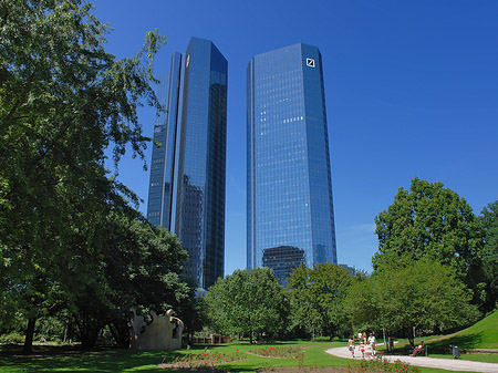 Fotos Deutsche Bank mit Weg | Frankfurt am Main