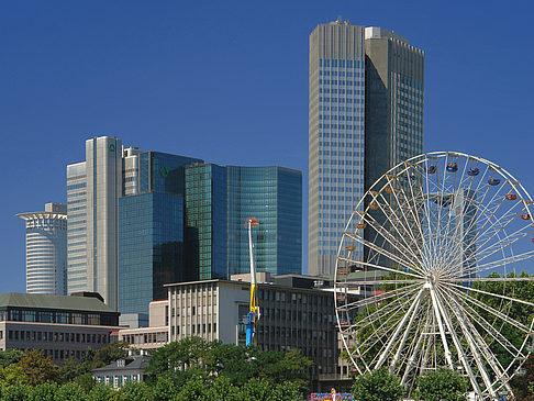 Fotos Eurotower und dresdener Bank mit riesenrad | Frankfurt am Main