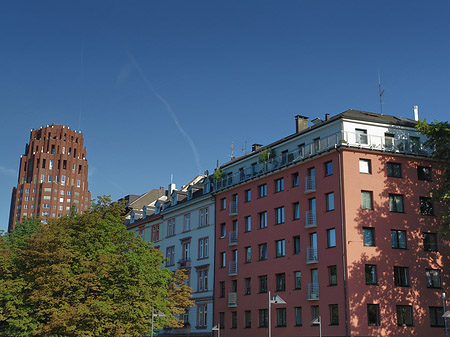 Main Plaza mit Häusern Foto 