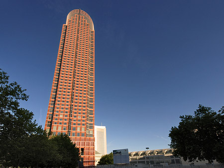 Messeturm mit Kastor Fotos