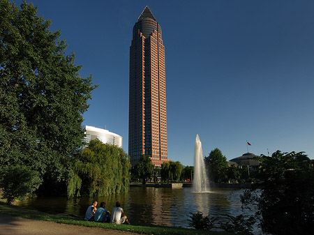 Messeturm mit Ludwig-Erhard-Anlage Fotos