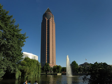 Foto Messeturm mit Ludwig-Erhard-Anlage