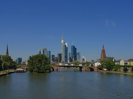 Foto Skyline von Frankfurt mit Alter Brücke - Frankfurt am Main