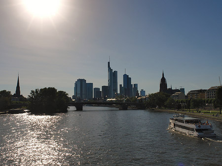 Fotos Skyline von Frankfurt mit Schiff | Frankfurt am Main