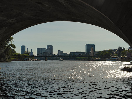 Unter der alten Brücke