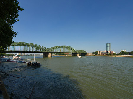 Hohenzollernbrücke reicht ans Kennedyufer