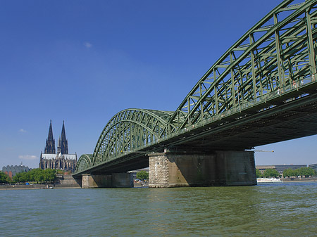 Hohenzollernbrücke am Kölner Dom Fotos