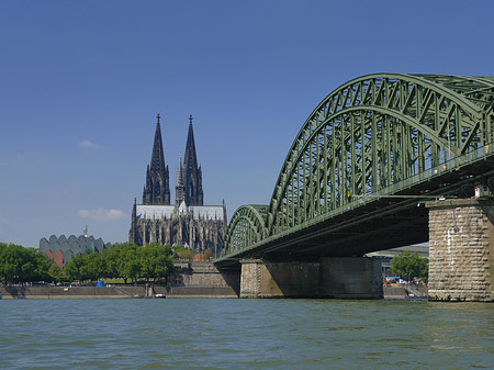 Hohenzollernbrücke am Kölner Dom Fotos