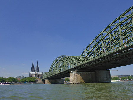 Hohenzollernbrücke am Kölner Dom Foto 