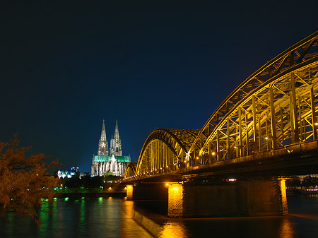 Fotos Kölner Dom hinter der Hohenzollernbrücke | Köln