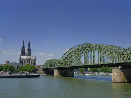 Fotos Schiff unter der Hohenzollernbrücke | Köln