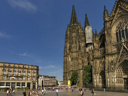 Kölner Dom mit Domhotel