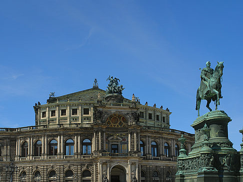 Fotos König-Johann-Statue mit Semperoper