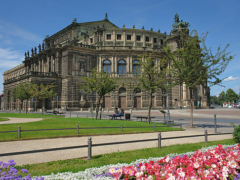 Fotos Semperoper mit Blumen | Dresden