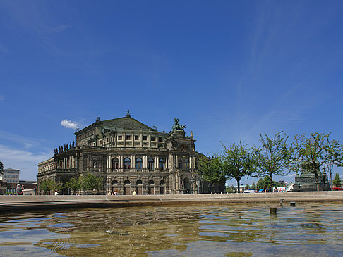 Foto Semperoper mit Springbrunnen - Dresden