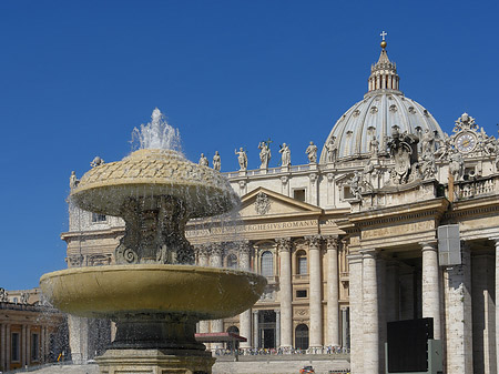 Foto Brunnen mit Petersdom