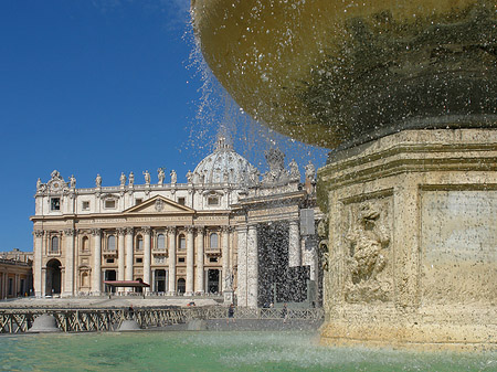 Brunnen mit Petersdom Foto 