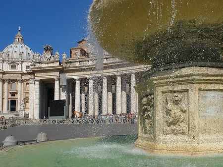 Foto Brunnen mit Petersdom - 